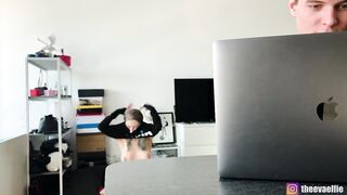 Трахаю девушку куколда чтобы кончить на её похотливое личико - Eva Elfie