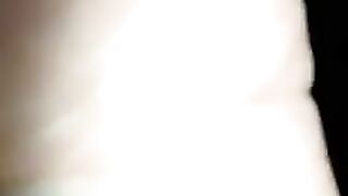 Amigas se pegando na balada