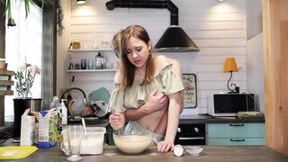 ????Leave me alone I'm cooking! No, I'm fucking pussy!????A lot of sperm - applause!????