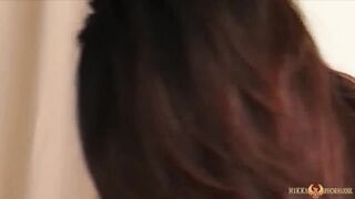 Three beauties eating pussy in lesbian threeway