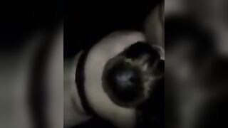 Gloria si fa riempire la bocca di piscio da un'amica