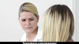 Dyked - Teen Best Friends Scissor On Webcam
