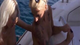 Heisser lesben sex auf dem Boot