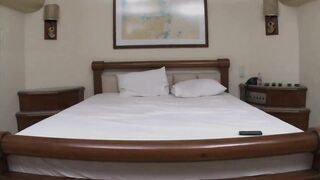 Oliendo nalgas de mujeres nalgonas