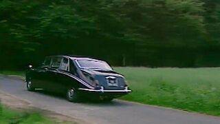 Unfaithful wife Helena Mirelli in a vintage threesome