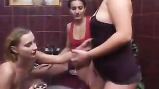 Lesbian Pissing