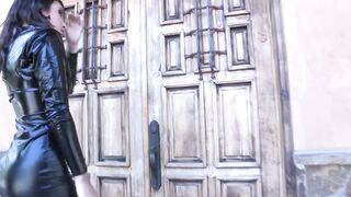 A lesbian Orgy with Strapon. 