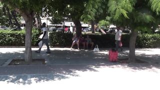Nackt auf der Strandpromenade mit Eis Teil 2