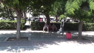 Nackt auf der Strandpromenade mit Eis Teil 2