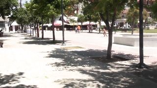 Nackt auf der Strandpromenade mit Eis - Teil 1