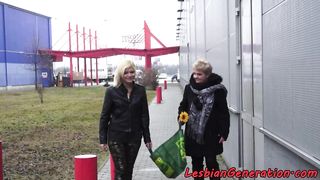 Pussylicking grandma fingers her teen lover 