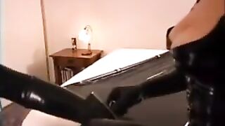LEZ RUBBER BONDAGE