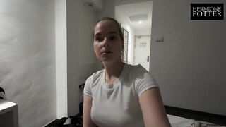 Er fickt mich in El Arenal, Mallorca. Das Zimmermädchen stört uns, doch er fickt mich weiter. Vlog