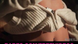 Babes - Sexy lesbian couple play & rub each other to orgasm 