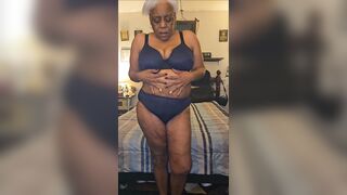 Mature Ebony Makes Her Pussy Talk