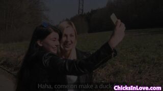 Busty euro les rubbing gfs clit with vibrator