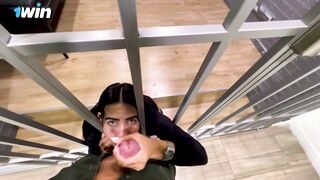 MILF Colombiana es llevada a la estación de policía y es follada en POV hasta el orgasmo! Kylei