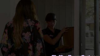 Glam les cougar facesitting firsttimer teen