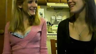 Geile Teens bei ihrem ersten Kuss