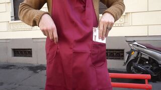 (DIA ITA) IL CAMERIERE E' TROPPO SEXY! Lo invito a casa con una scusa e MI FACCIO INCULARE DURO