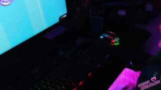 My BEST FRIEND'S GIRLFRIEND gives me a BLOWJOB on VALENTINE'S DAY PART 1 - PriscyRollplay