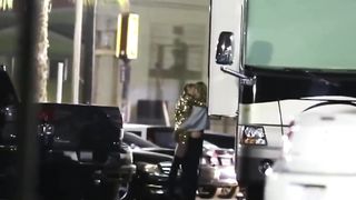 Miley Cyrus kissing and Fingering Stella Maxwell (Staged)