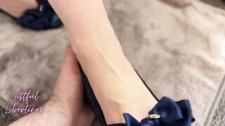 Creampie Stepmom while she takes a work call