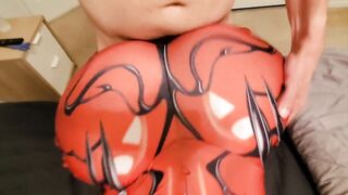 Curvy spider-pawg twerks on dick