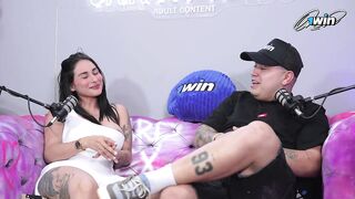 sarafilms Podcast se sale de control y me masturbo el culo con juguete anal (PREGUNTAS INCOMODAS)xxx