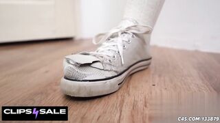 Giantess Fantasy in Ripped Clothes: Feet & Body Growth Fetish