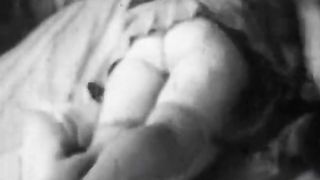 Lesbian Girls at Cards Catfighting (1940s Vintage)