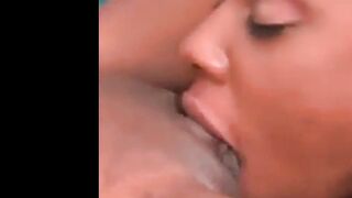 Rica mamada de una lesviana 