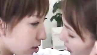 JAPANESE GIRLS KISS 18