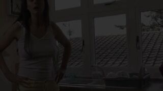 Queened les milf rubbing clit with readhead