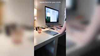 Leonie tastes the balls of her colleague