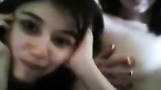 Hot Teen Lesbians Fingering on Cam