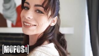 MOFOS - Watch Renee Rose Keep Eye Contact With Her Pretty Green Eyes While Sucking A Dick