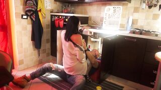 Ladymuffin and the plumber! A film by Roby Bianchi