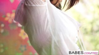Babes - WET GAME - Elizabeth Marx