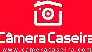 Gata chupando budeta na suruba com namorado