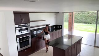Wife caughts real state agent fucking her husband while showing the house