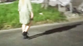 sexo en publico chica desnuda por la ciudad sin bragas le gusta que mirones la vean follar