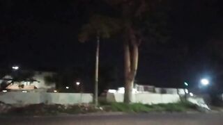 sexo en publico chica desnuda por la ciudad sin bragas le gusta que mirones la vean follar