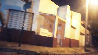 sexo en publico chica desnuda por la ciudad sin bragas le gusta que mirones la vean follar