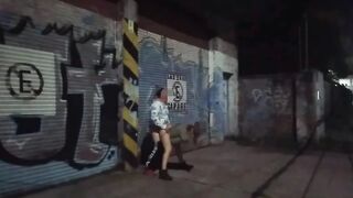 sexo en publico chica desnuda por la ciudad sin bragas le gusta que mirones la vean follar