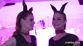 Ersties - Die sexuellen Dämonen Dolly und Mia ficken den schlafenden Toyboy in seinen Träumen