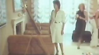 Emanuelle E Francoise Le Sorelline Lesbian Scene