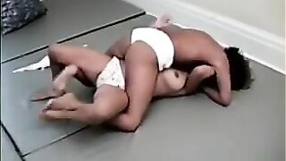 Catfight facesitting