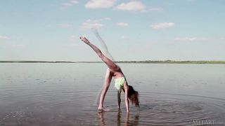 I Kissed a Girl - Ennie Harris, Kari Sweet