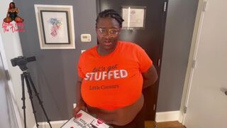 Ebony BBW Delivers Pizza And Gets A Tip